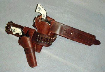 Gunbelt w/Two Holsters by Cochise Leather Company